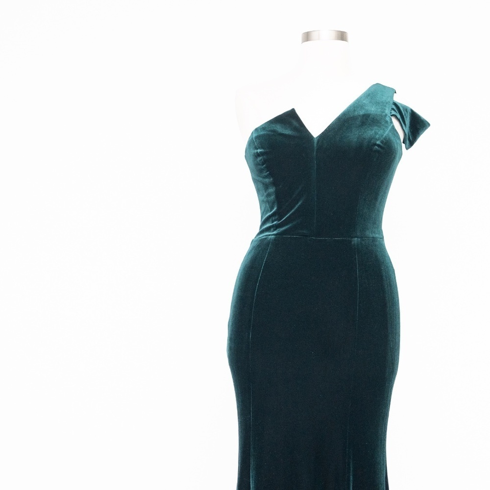 Betsy &‎ Adam | New! Ella long velvet one shoulder gown - Picture 10 of 12